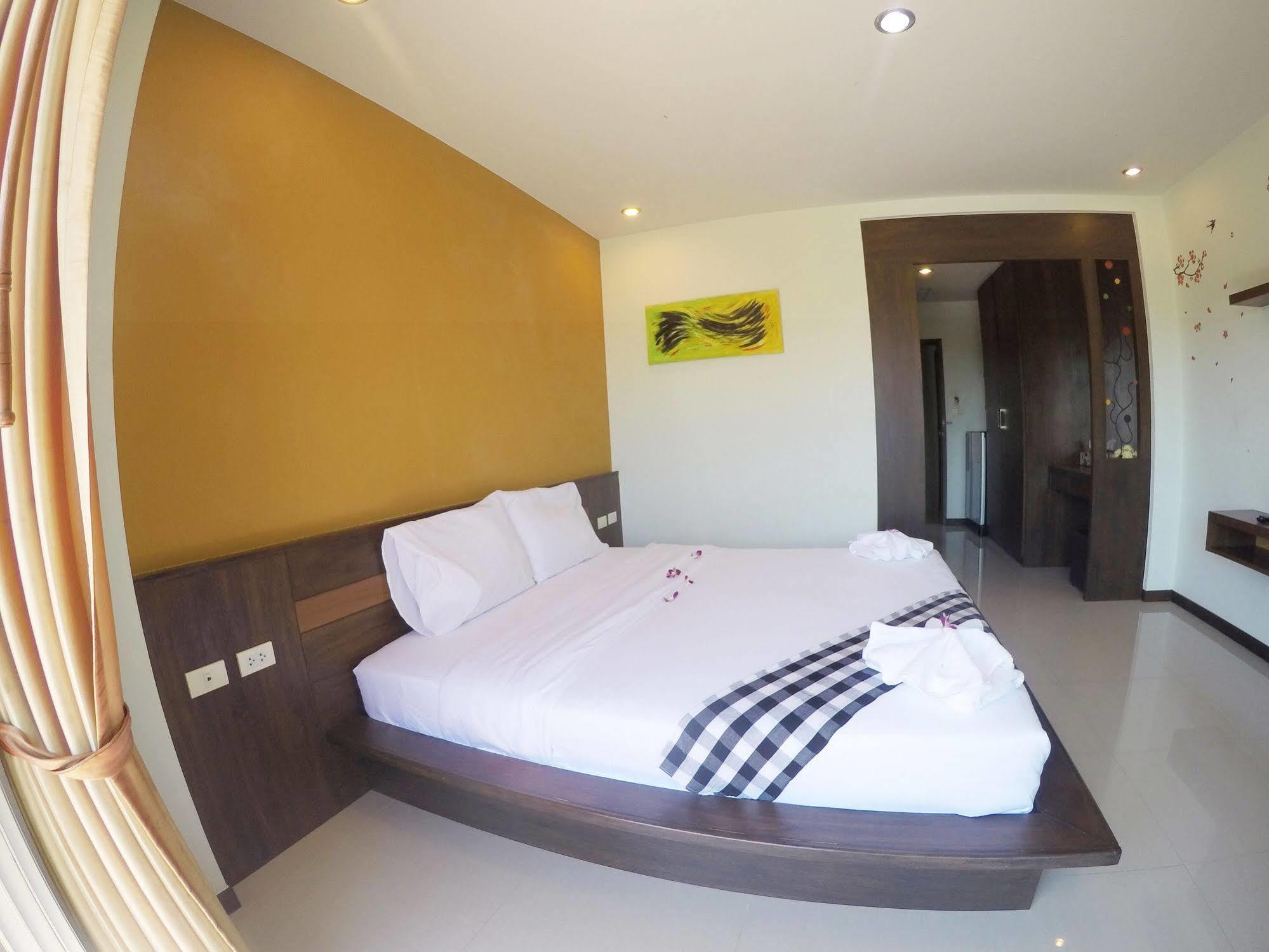 Benjamas Place Hotel Rawai Bagian luar foto